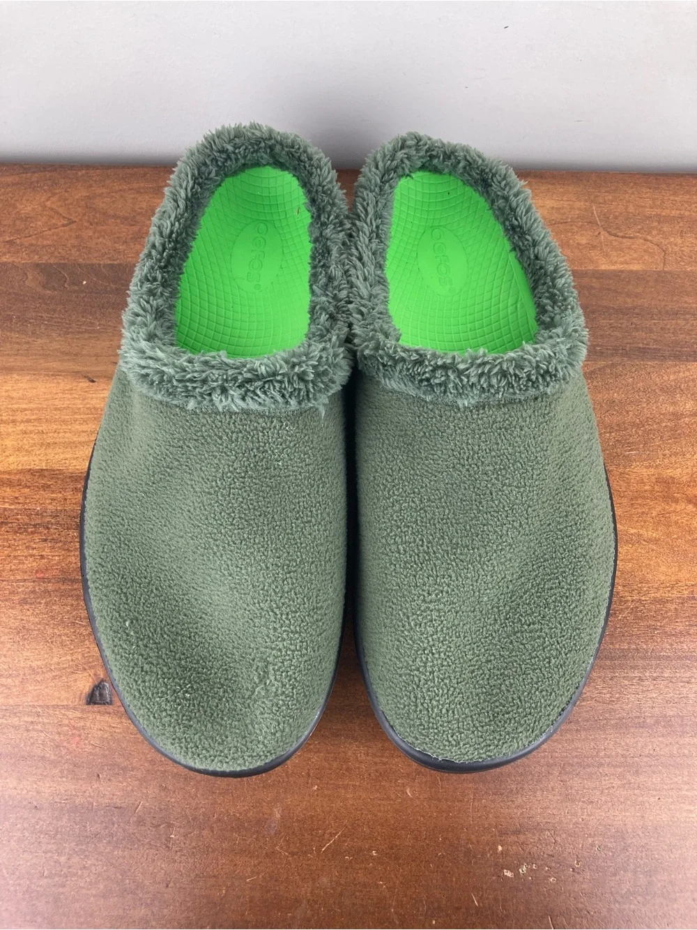 Oofos OOcozy Recovery Mules Green Fleece Faux Fur Clogs 03012025-29 Men’s 12.